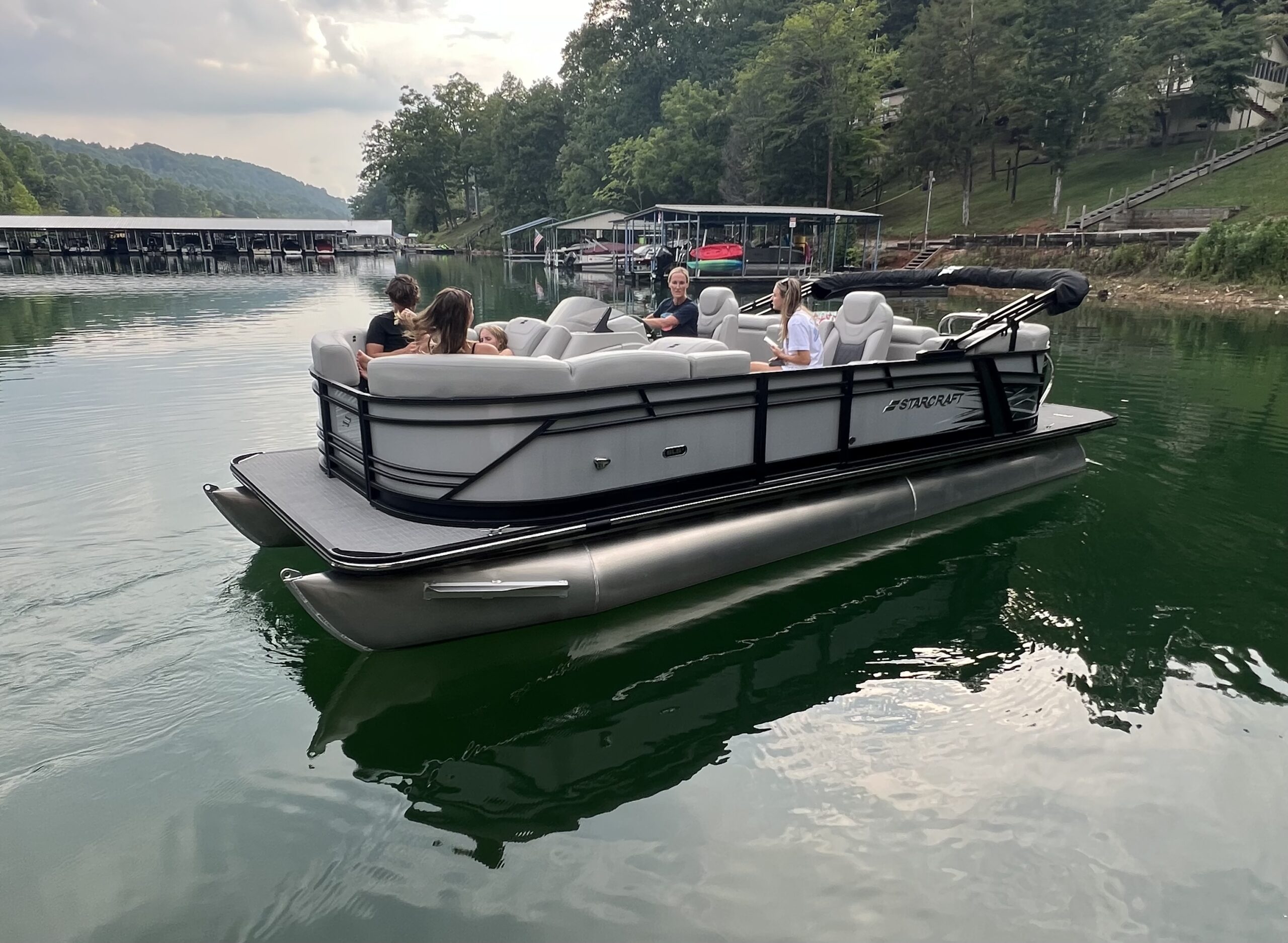 StarCraft Tritoon with 250 HP engine (12 person) StarCraft Tritoon with 250 HP engine (12 person)